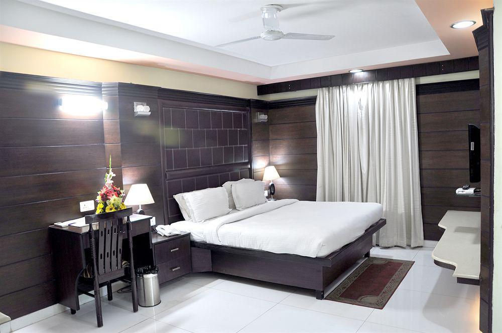Sun Hotel Agra Buitenkant foto