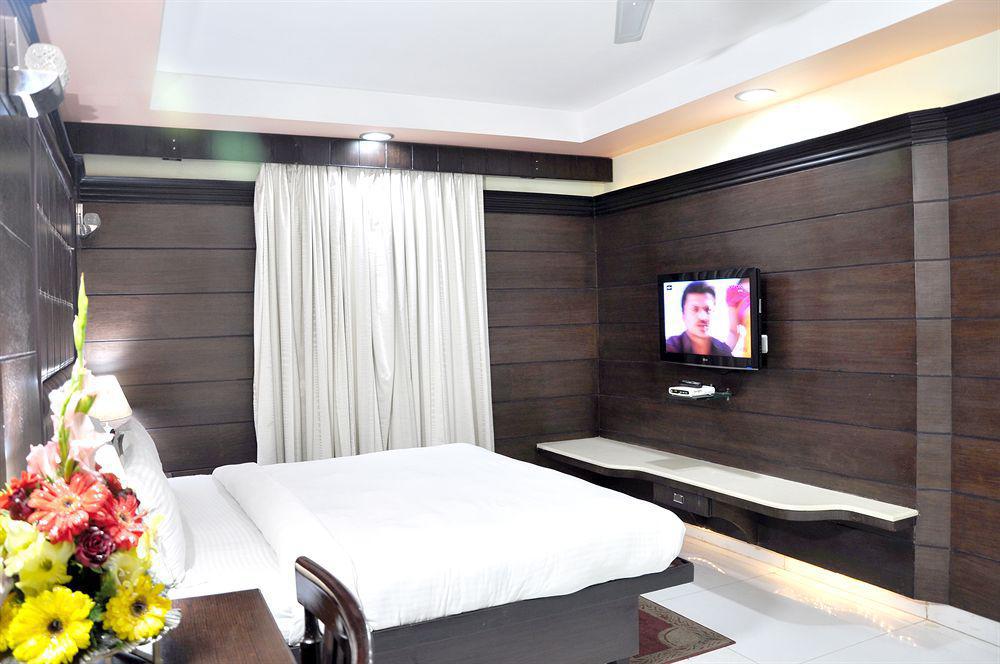 Sun Hotel Agra Buitenkant foto