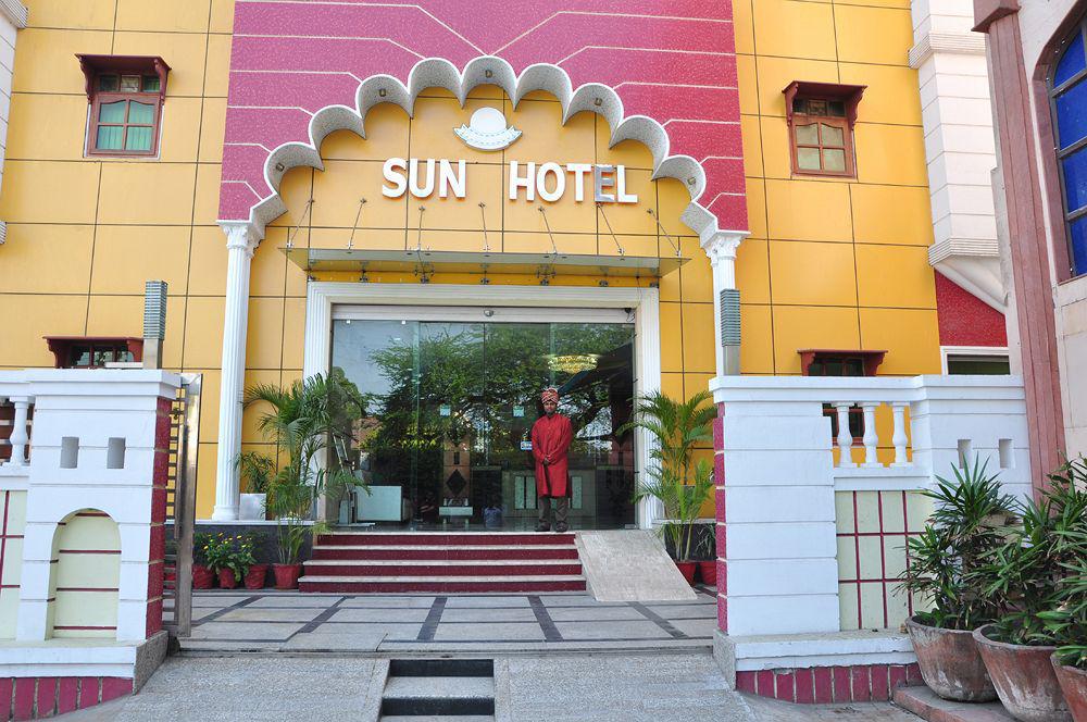 Sun Hotel Agra Buitenkant foto