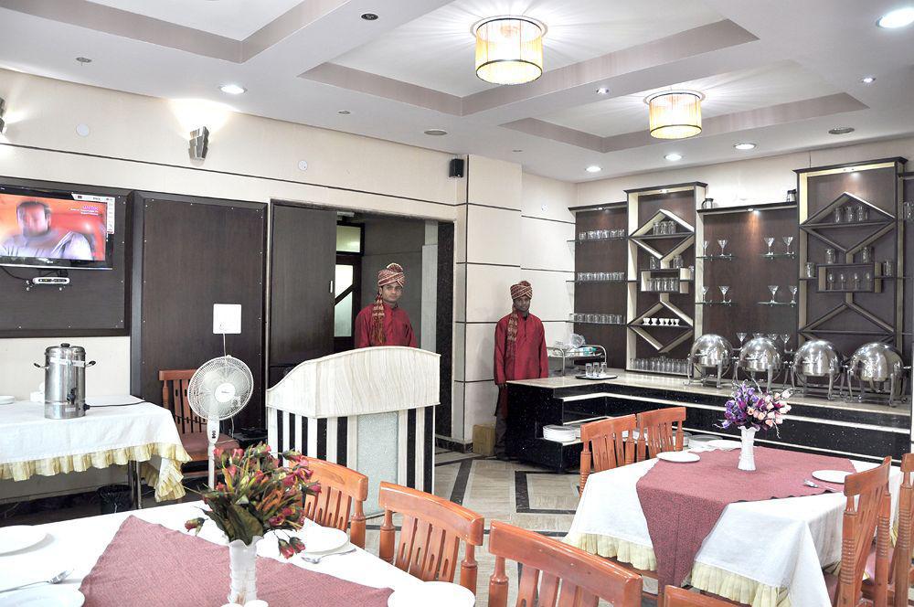 Sun Hotel Agra Buitenkant foto