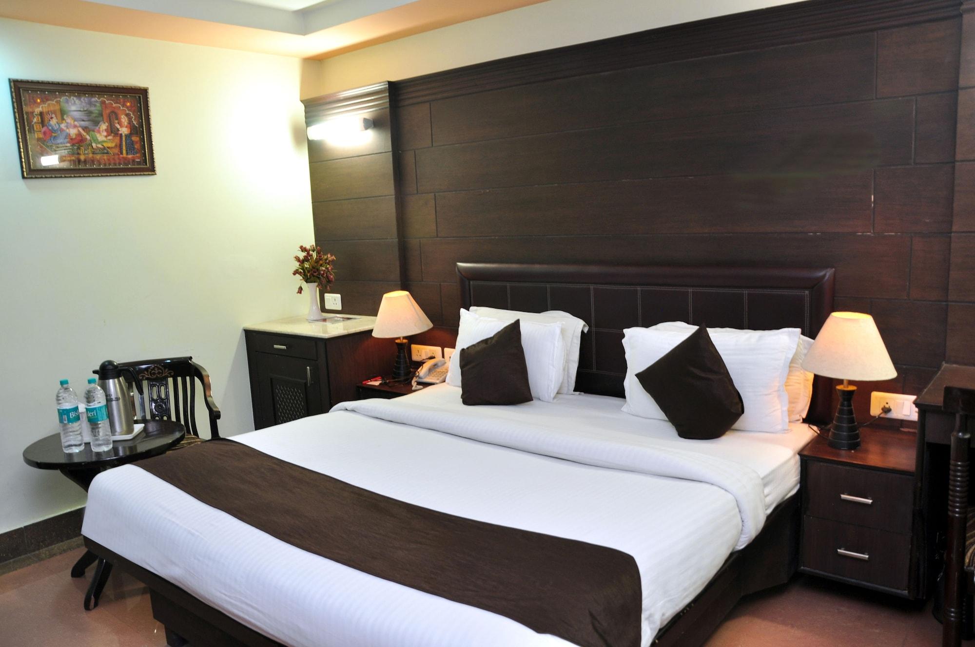 Sun Hotel Agra Buitenkant foto