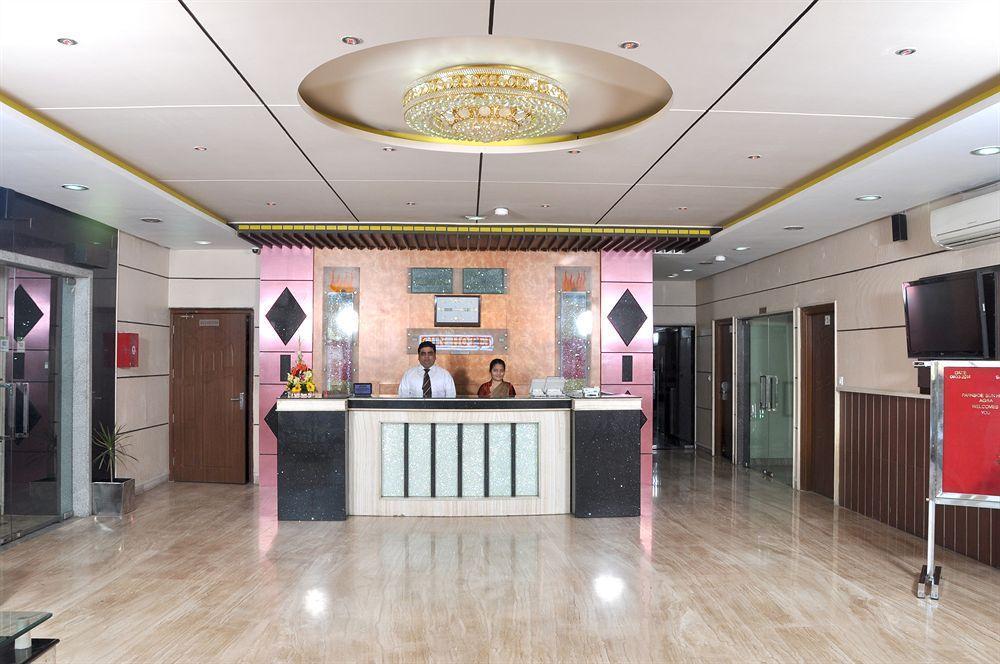 Sun Hotel Agra Buitenkant foto