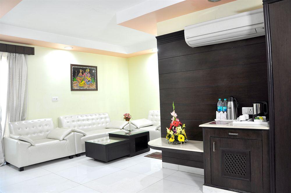 Sun Hotel Agra Buitenkant foto