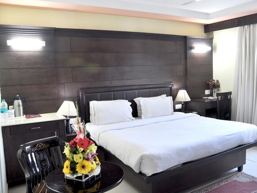 Sun Hotel Agra Buitenkant foto