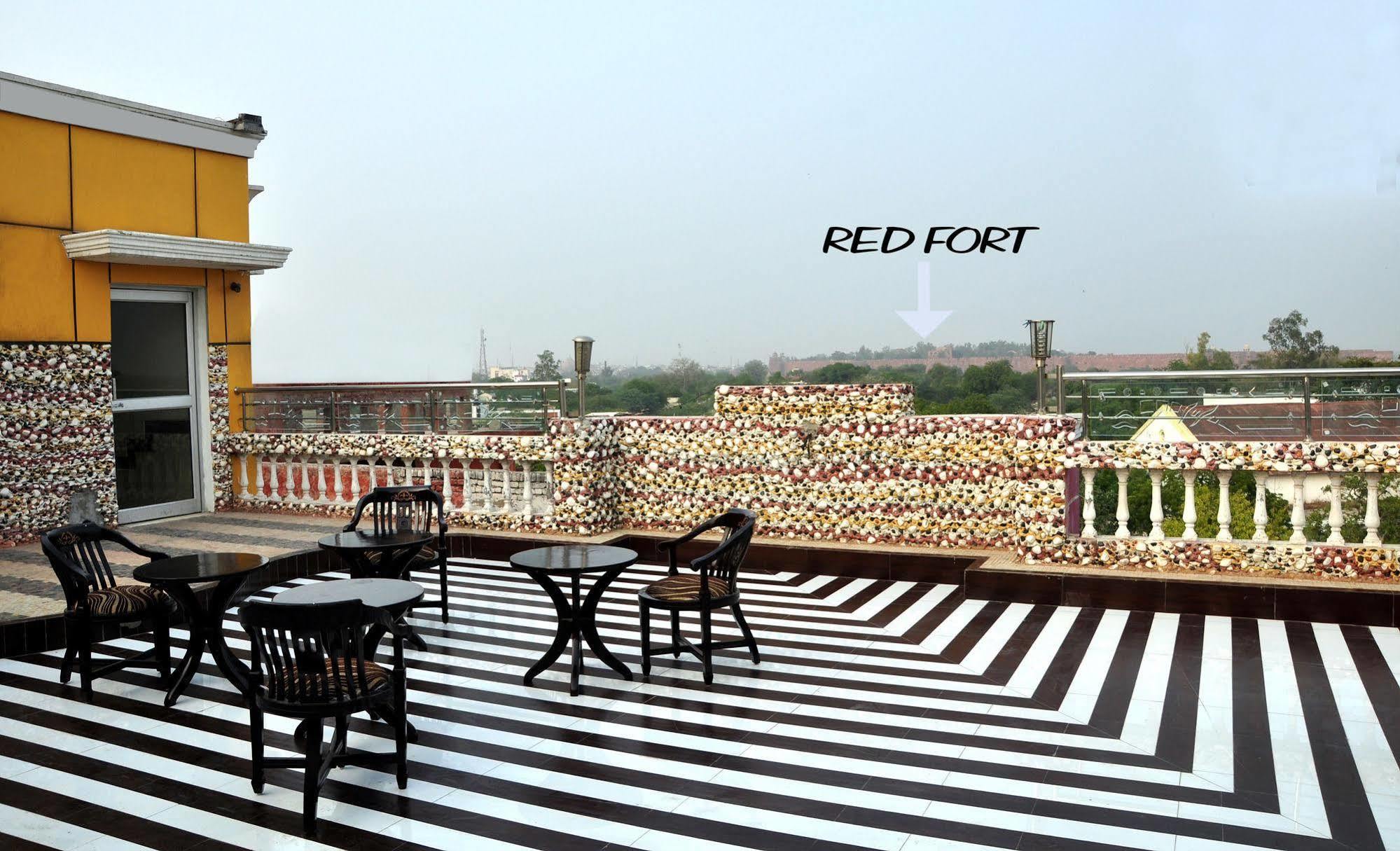 Sun Hotel Agra Buitenkant foto