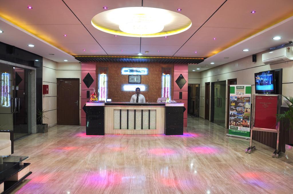 Sun Hotel Agra Buitenkant foto